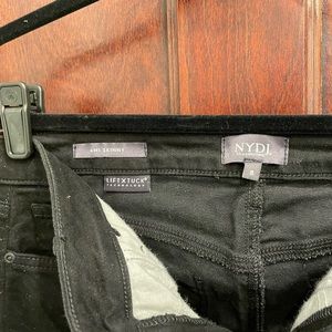 NYDJ AMI Black skinny jeans size 8 new with tags.